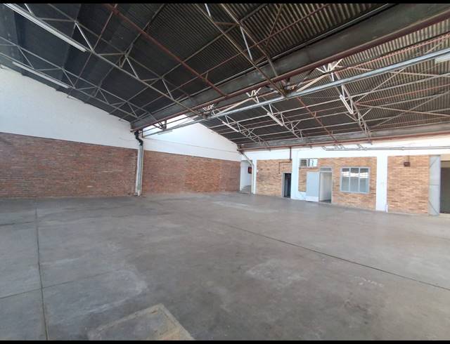 926M² WAREHOUSE TO LET IN BENROSE